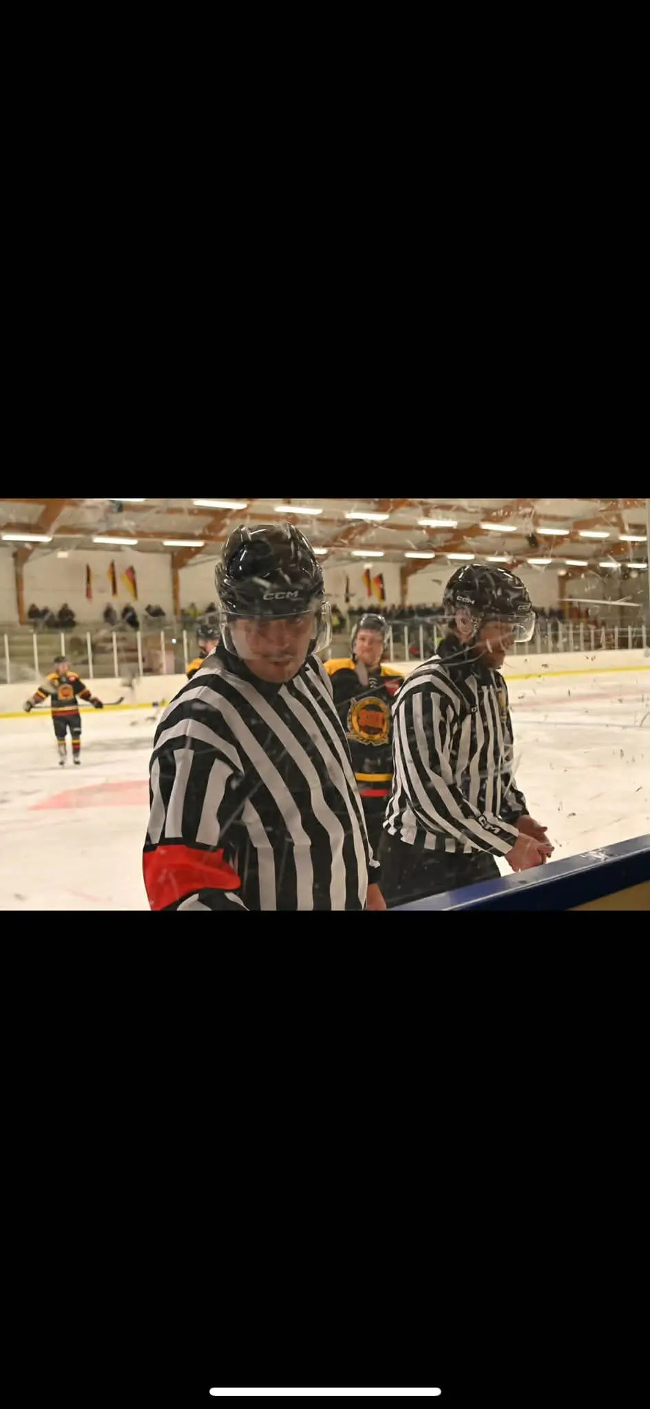 Ishockeydomare på ishockeyrink