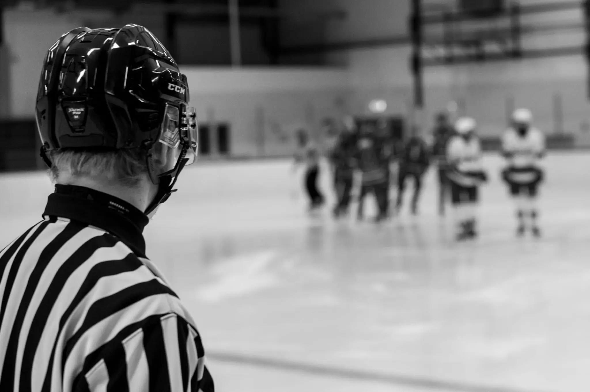 Ishockeydomare på isen